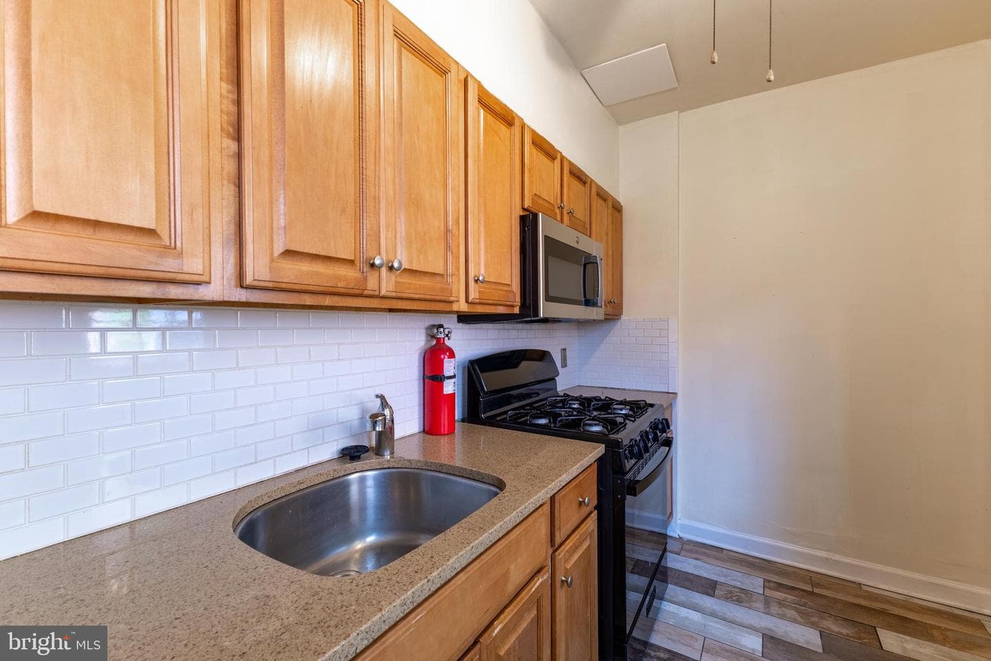122 W Salaignac Street photo 11