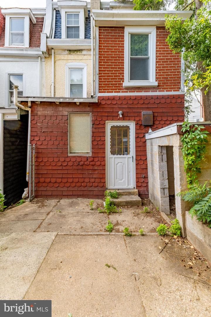 122 W Salaignac Street photo 5