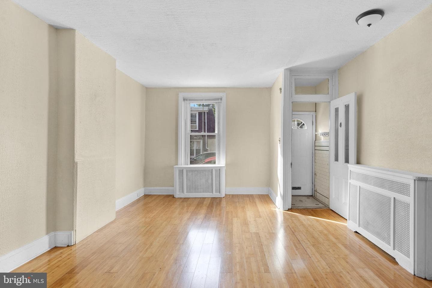 122 W Salaignac Street photo 7