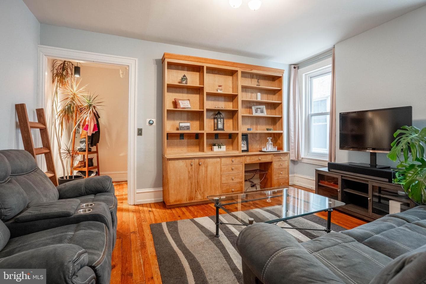 4326 Mitchell Street photo 8