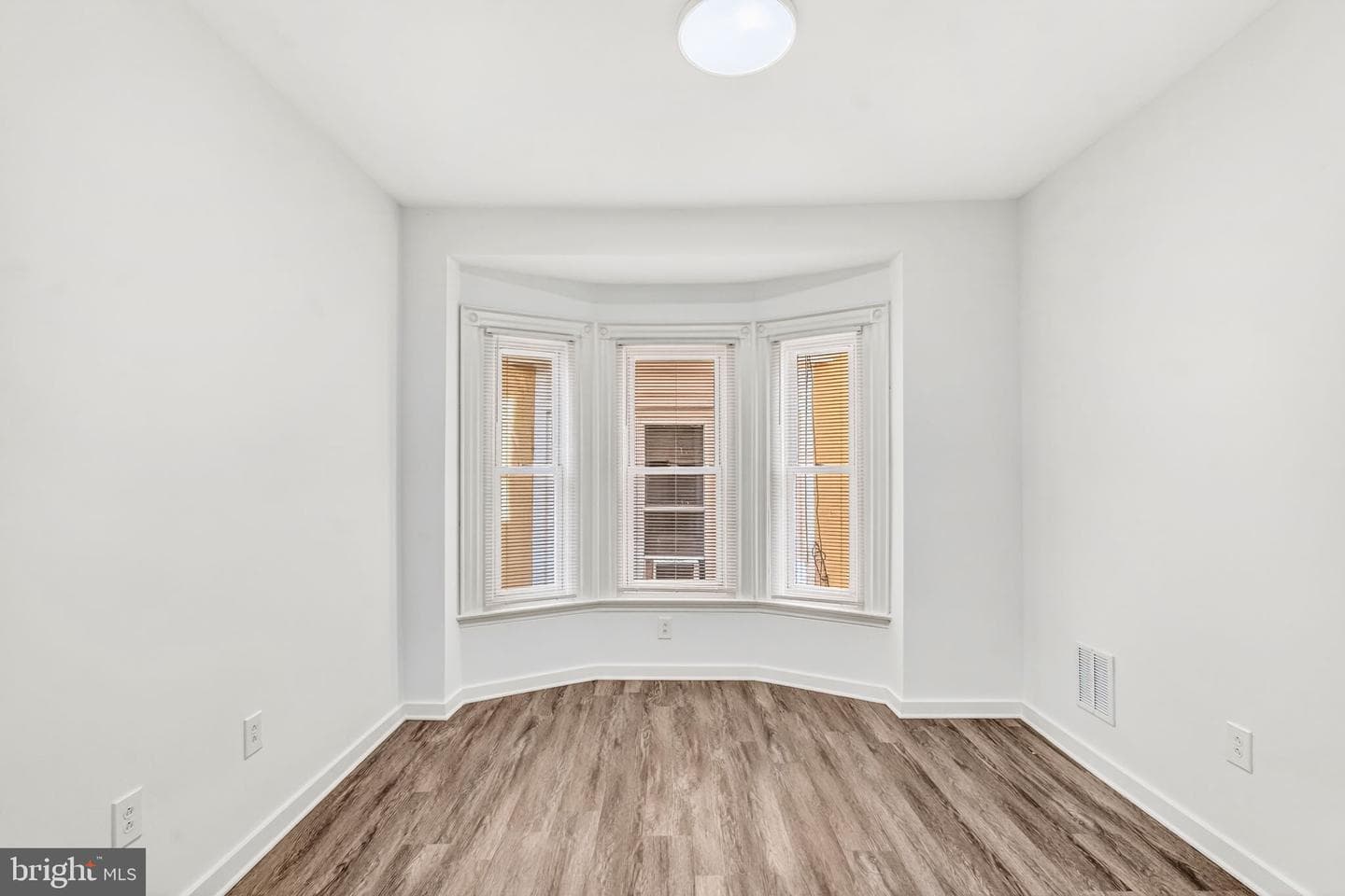 216 W Penn Street photo 20