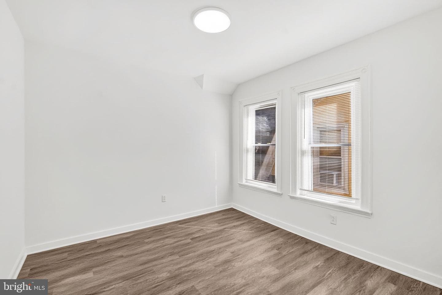 216 W Penn Street photo 26