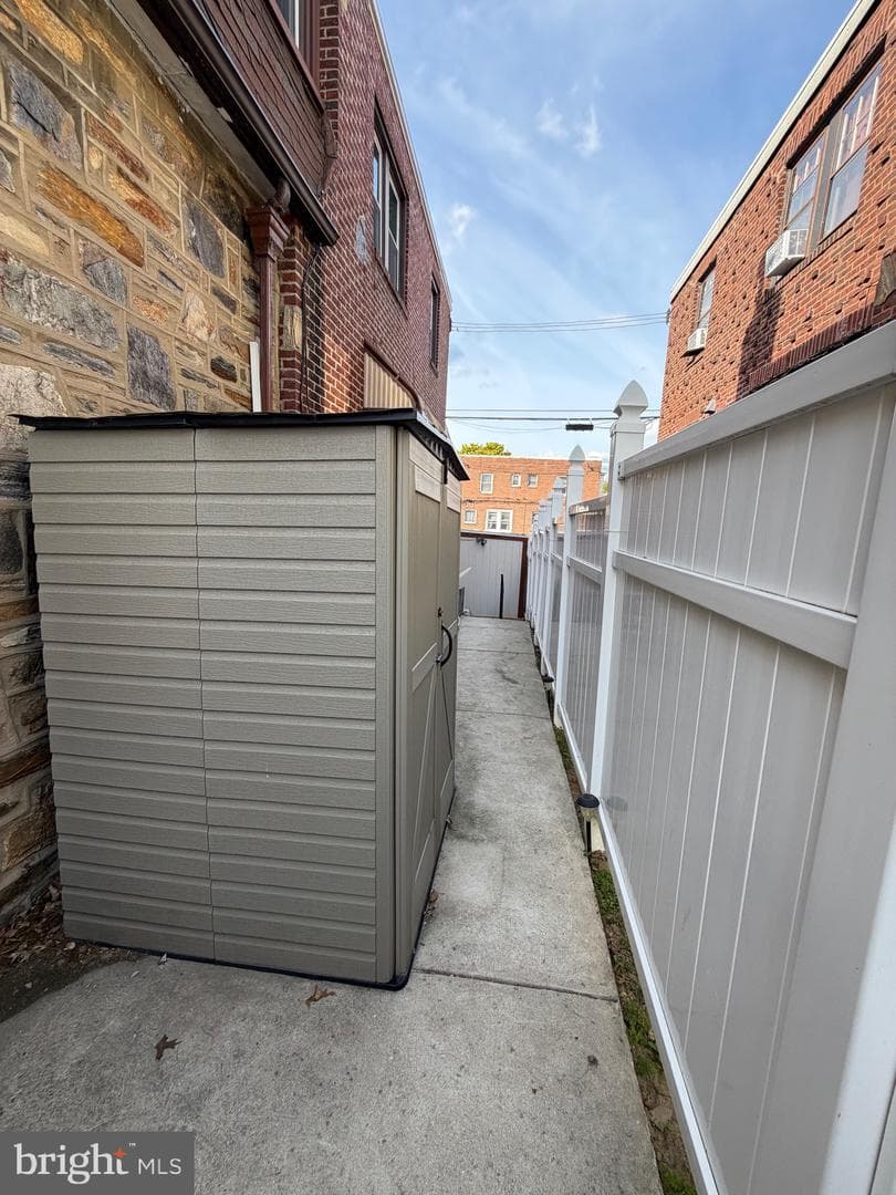 1103 Kenwyn Street photo 32