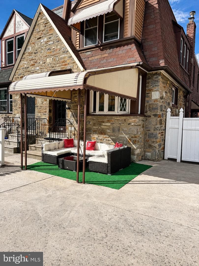 1103 Kenwyn Street photo 4