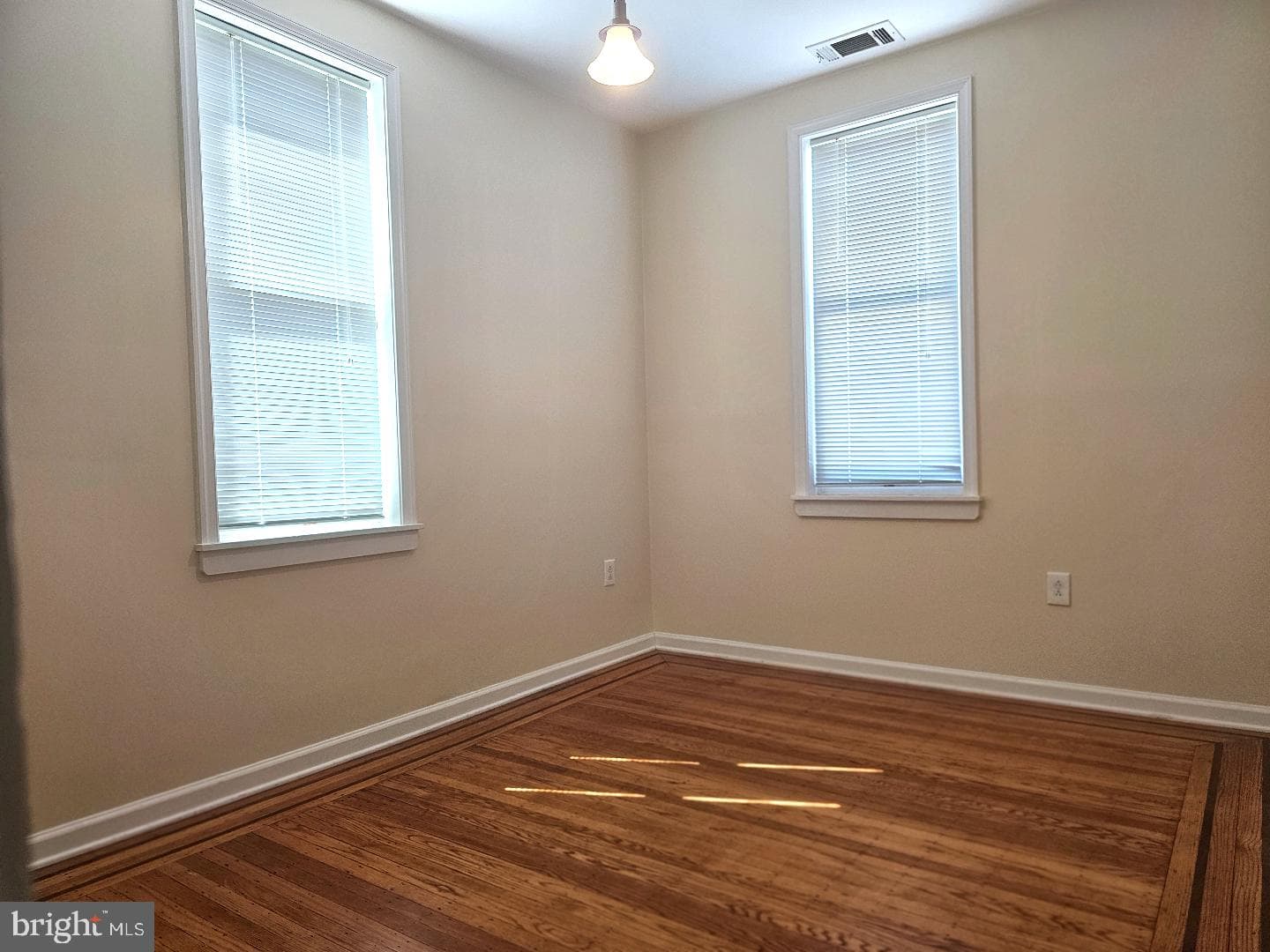 424 Fanshawe Street photo 17