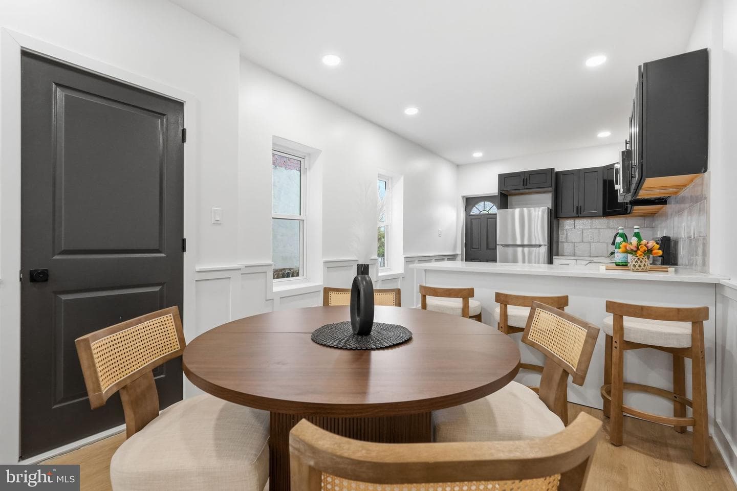 5430 Addison Street photo 6