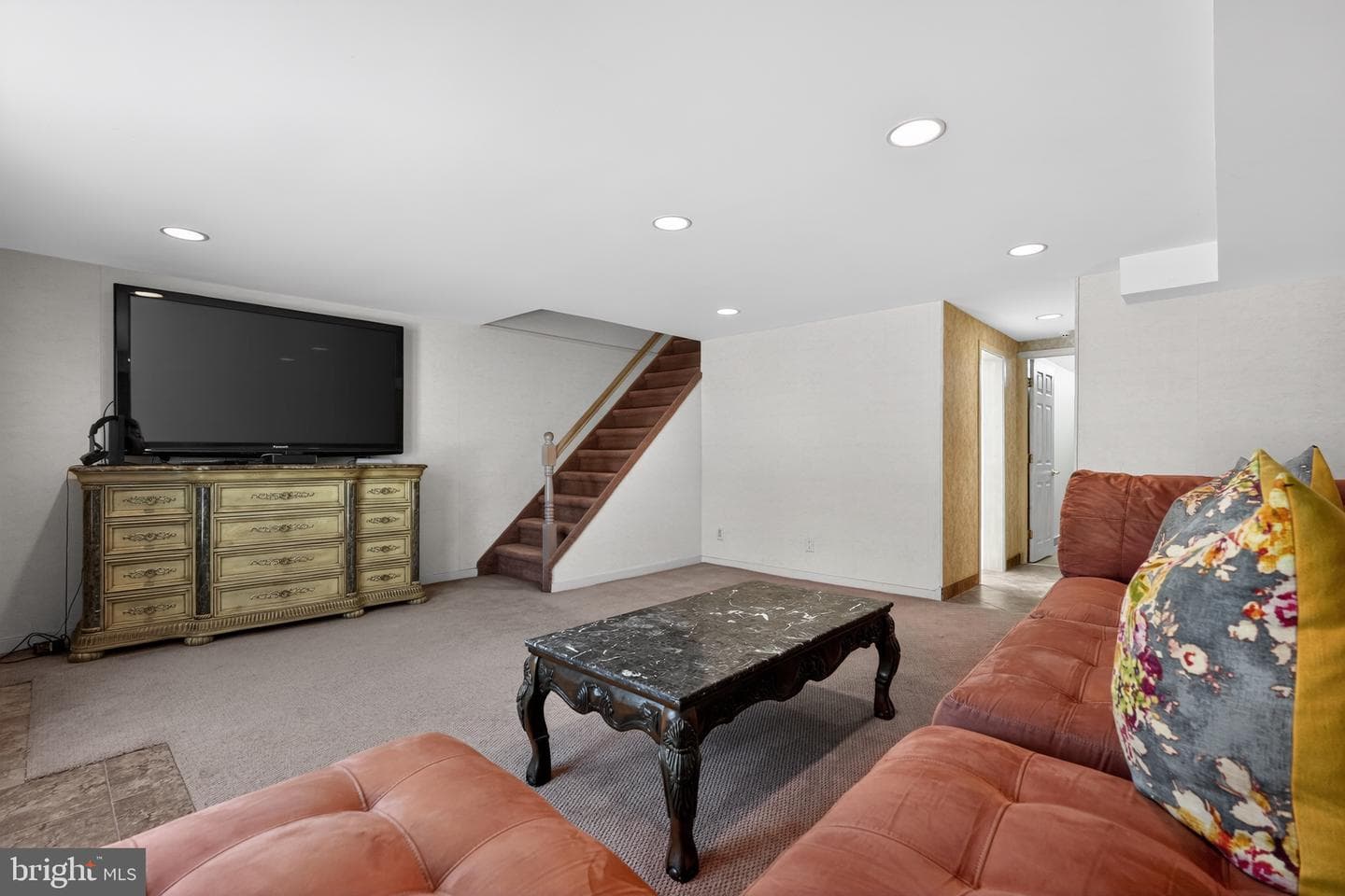 327 Nandina Street photo 4