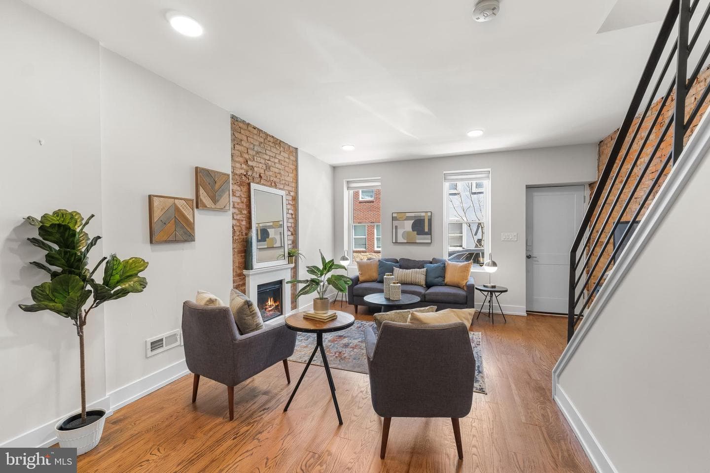 1614 Latona Street photo 3