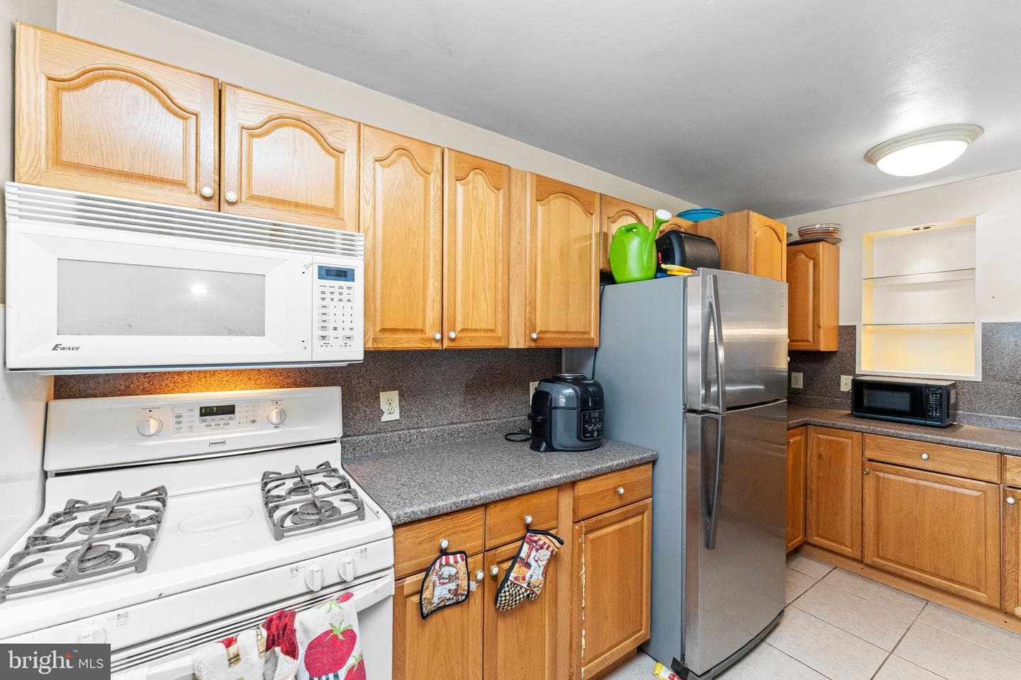 6617 Harley Street photo 10
