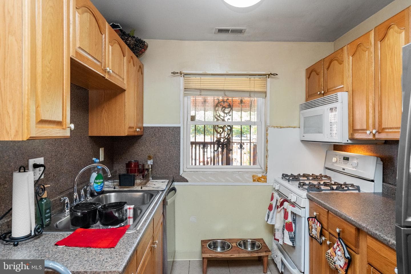 6617 Harley Street photo 11