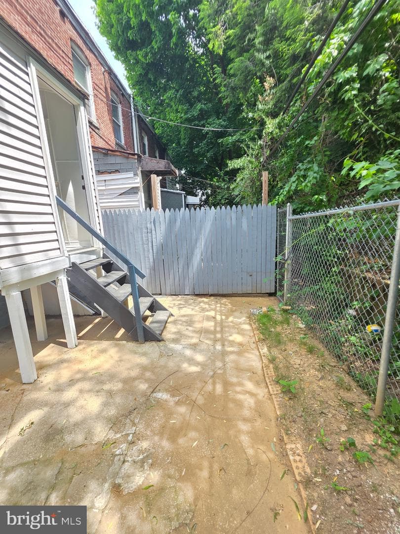 1108 E Stafford Street photo 31
