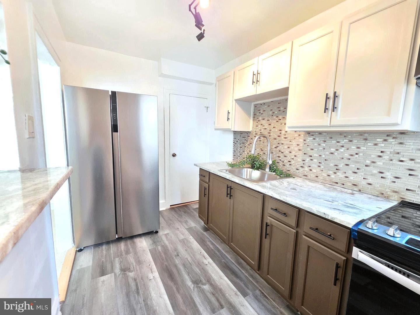 1108 E Stafford Street photo 8
