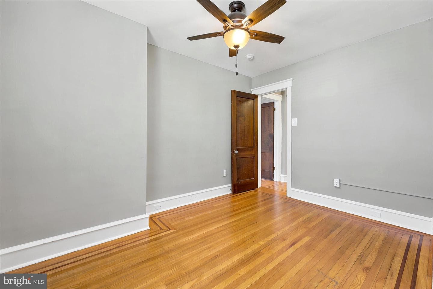 8010 Ridge Avenue photo 20