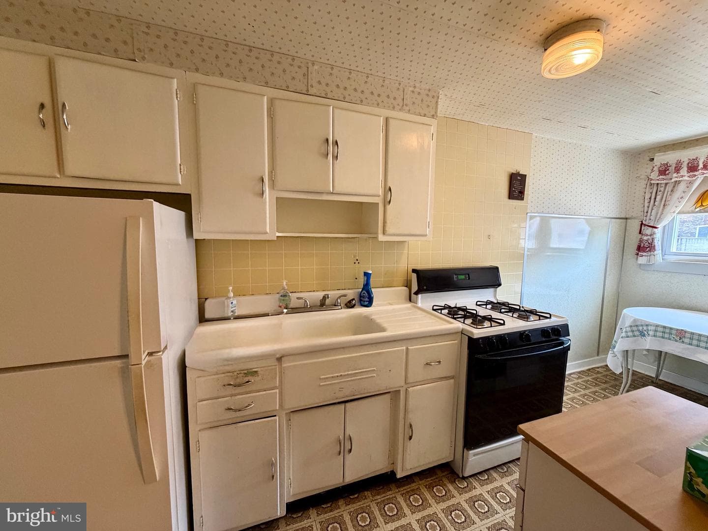6323 Cottage Street photo 8