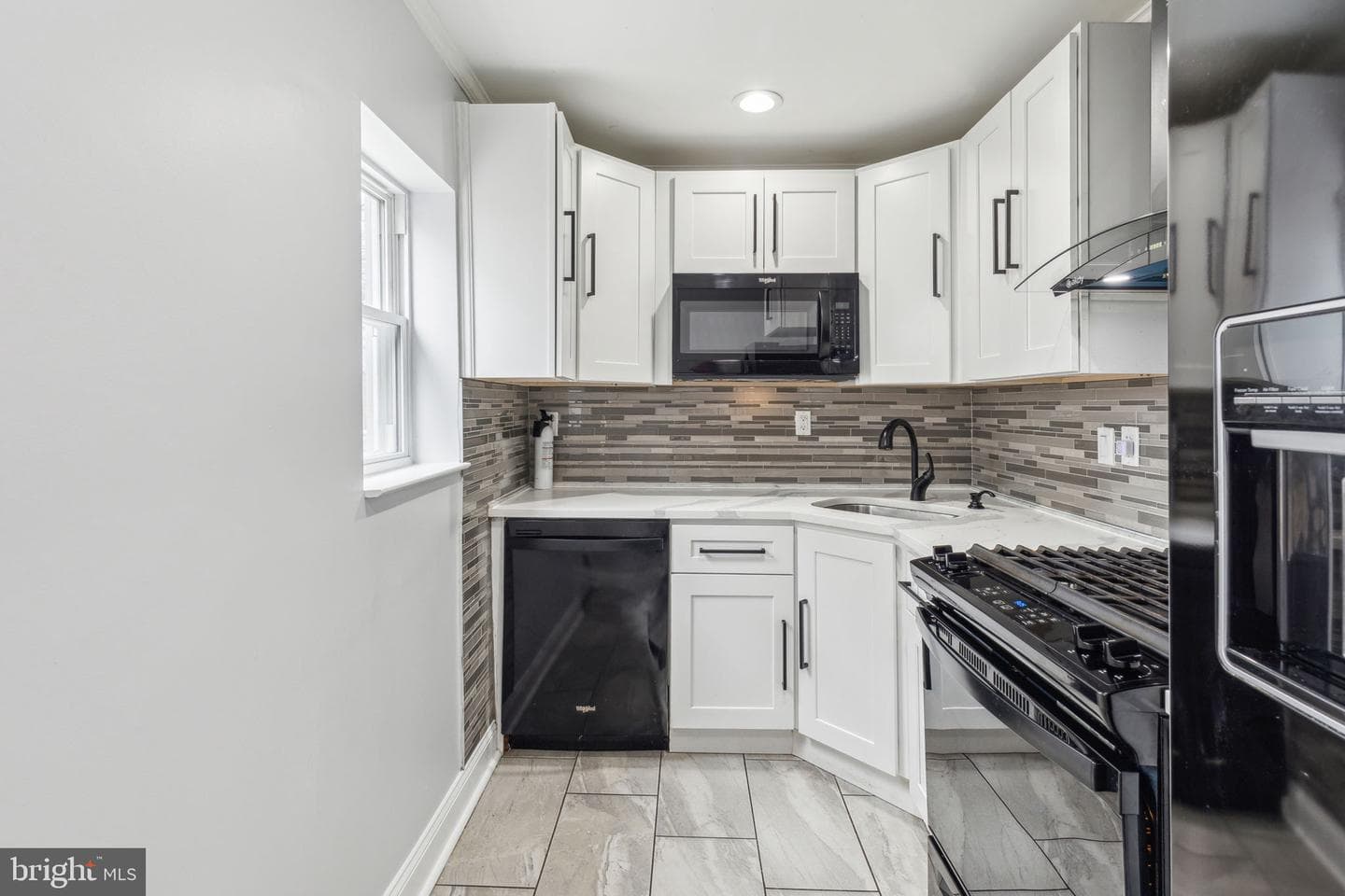 1450 N Marston Street photo 18