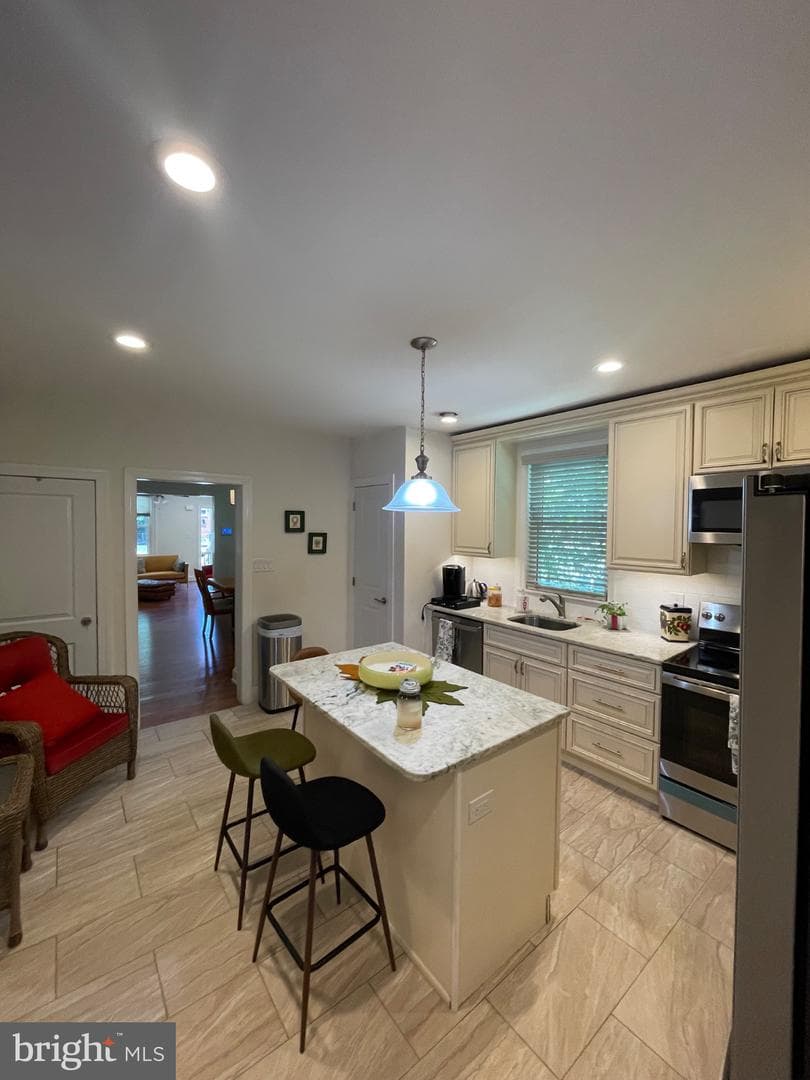 8129 Pine Road photo 11