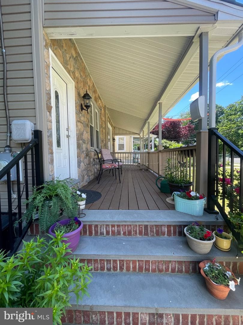 8129 Pine Road photo 3
