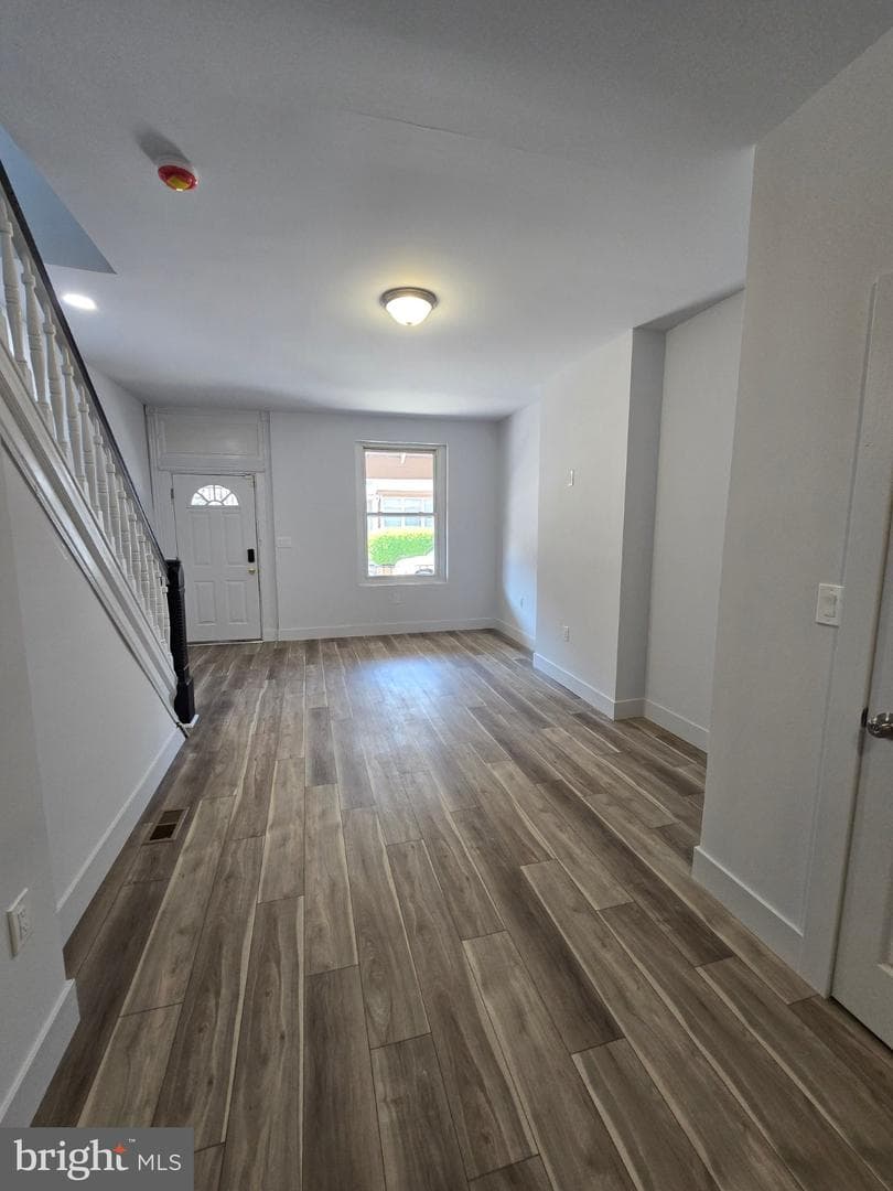 2161 W Grange Avenue photo 3