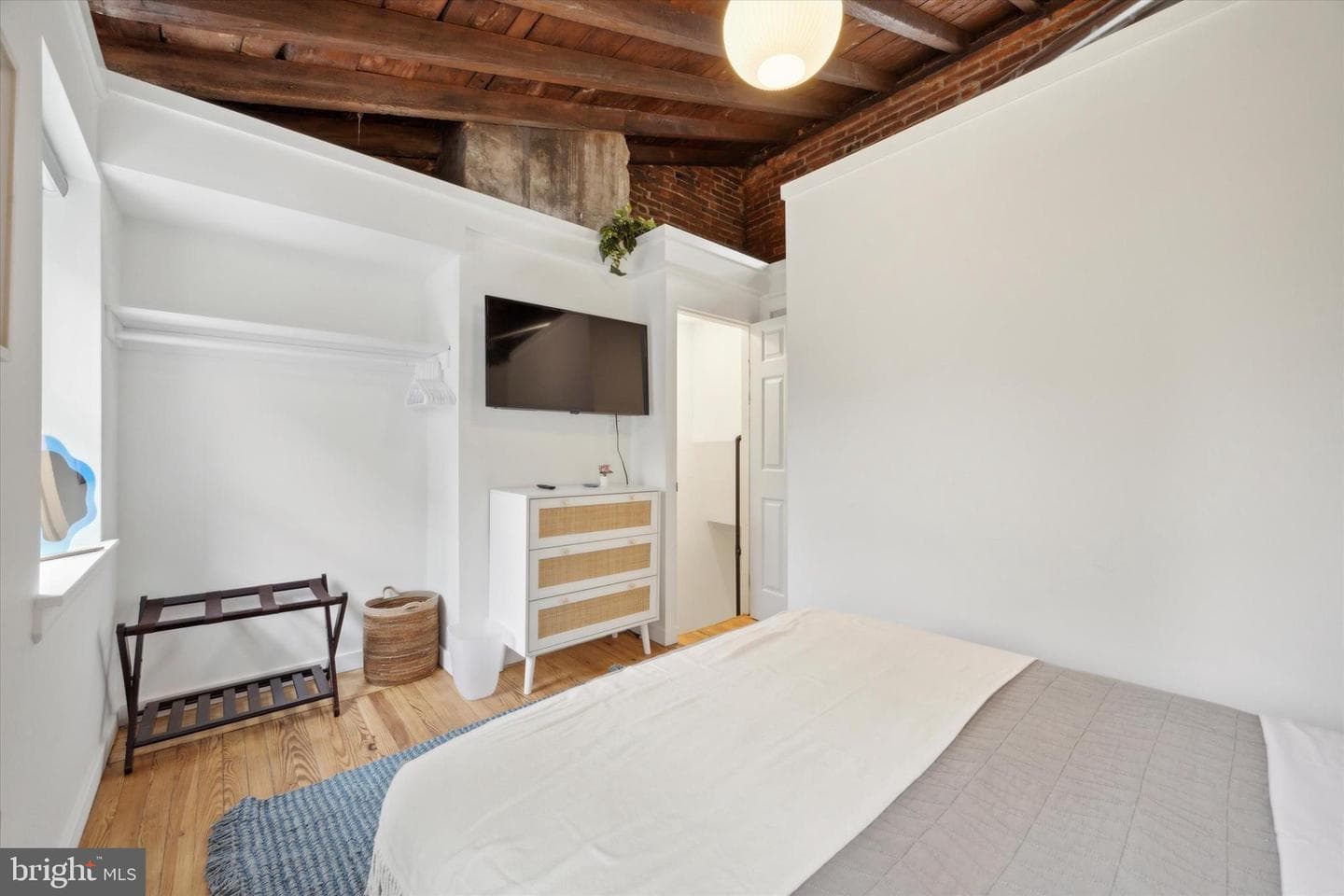 110 W Wildey Street photo 8