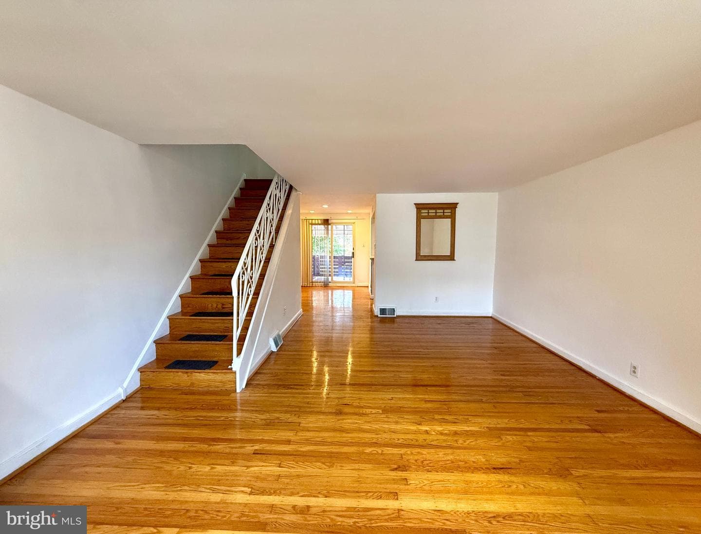 1106 E Hortter Street photo 4