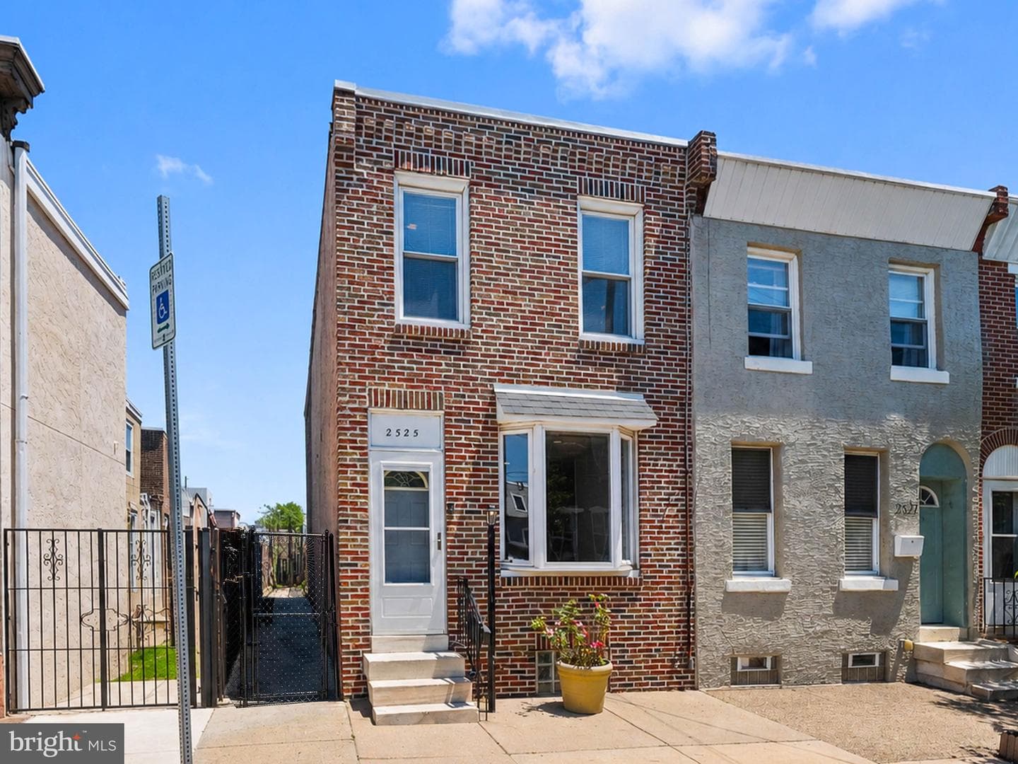 2325 E Sergeant Street photo 8