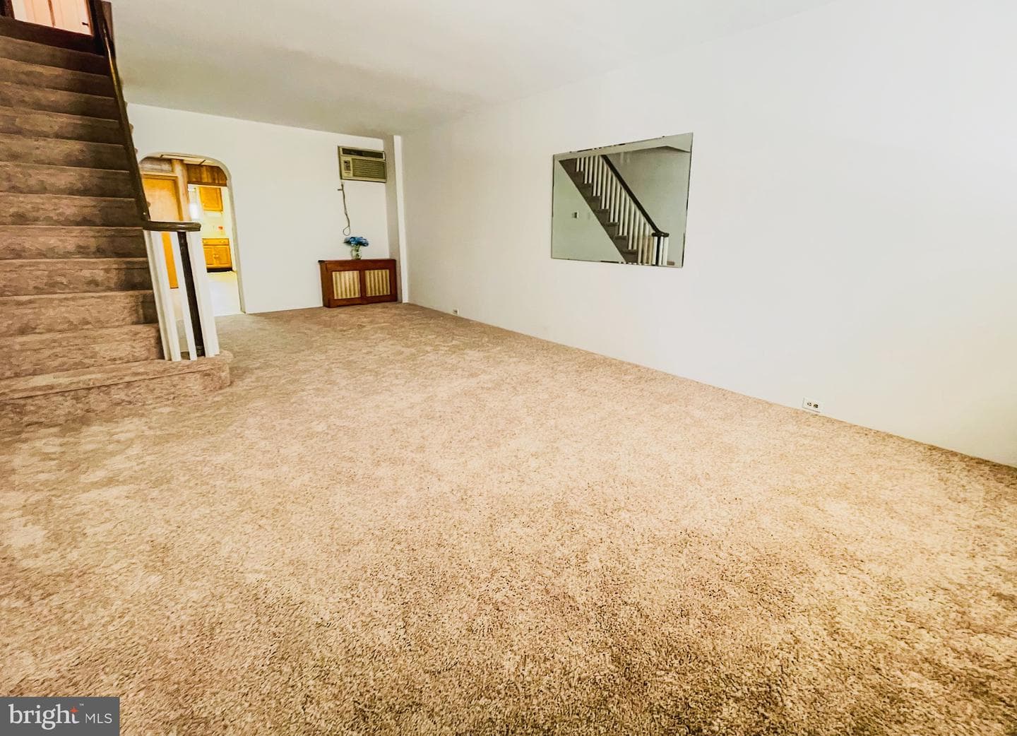 3234 E Thompson Street photo 3