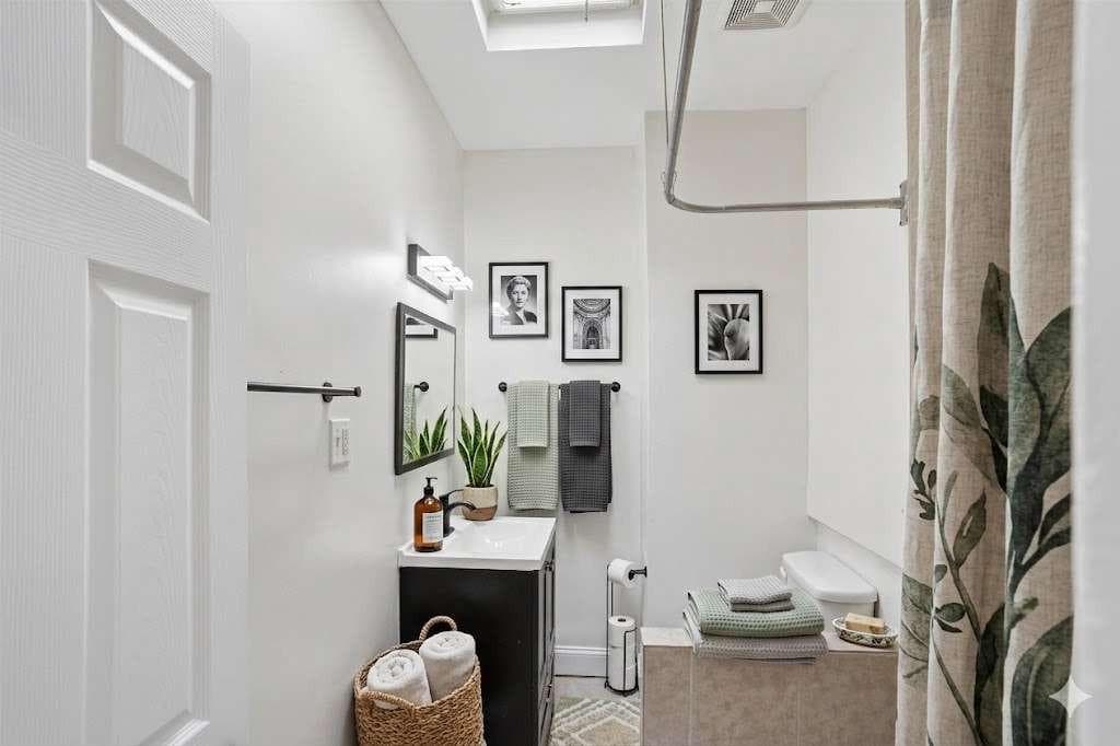 5532 Addison Street photo 9
