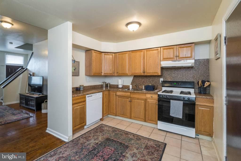 1619 W Master Street photo 7