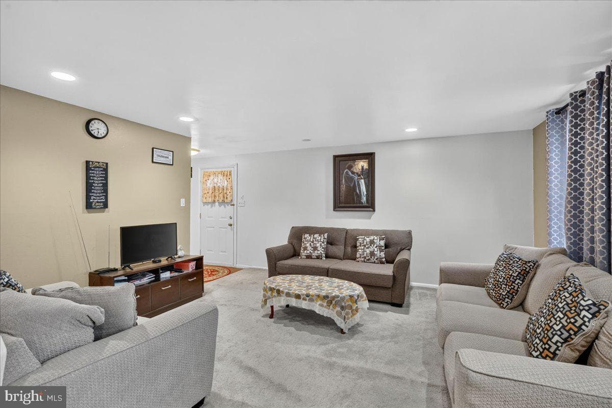 634 Lawler Place photo 6