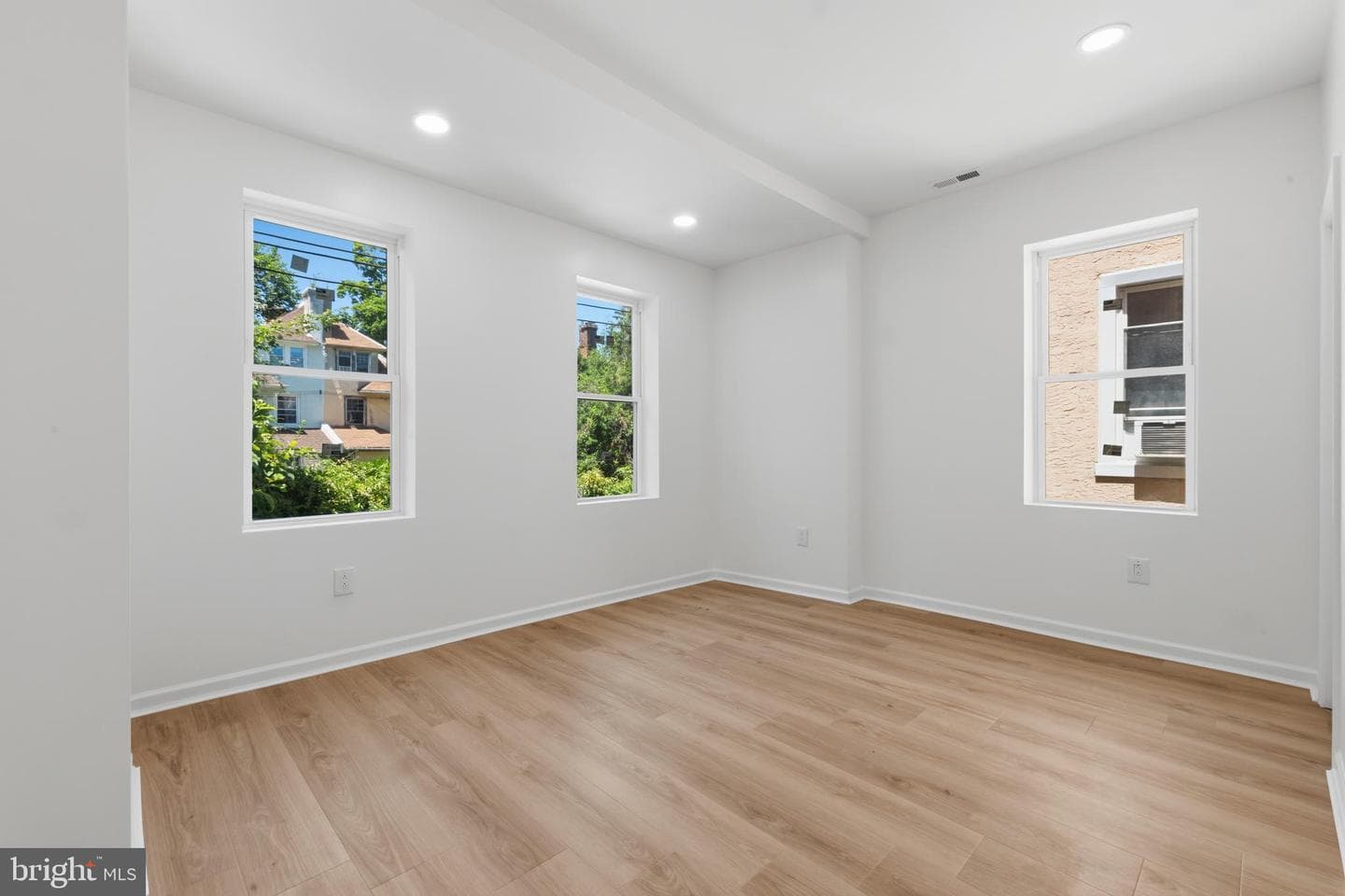 83 W Sharpnack Street photo 30