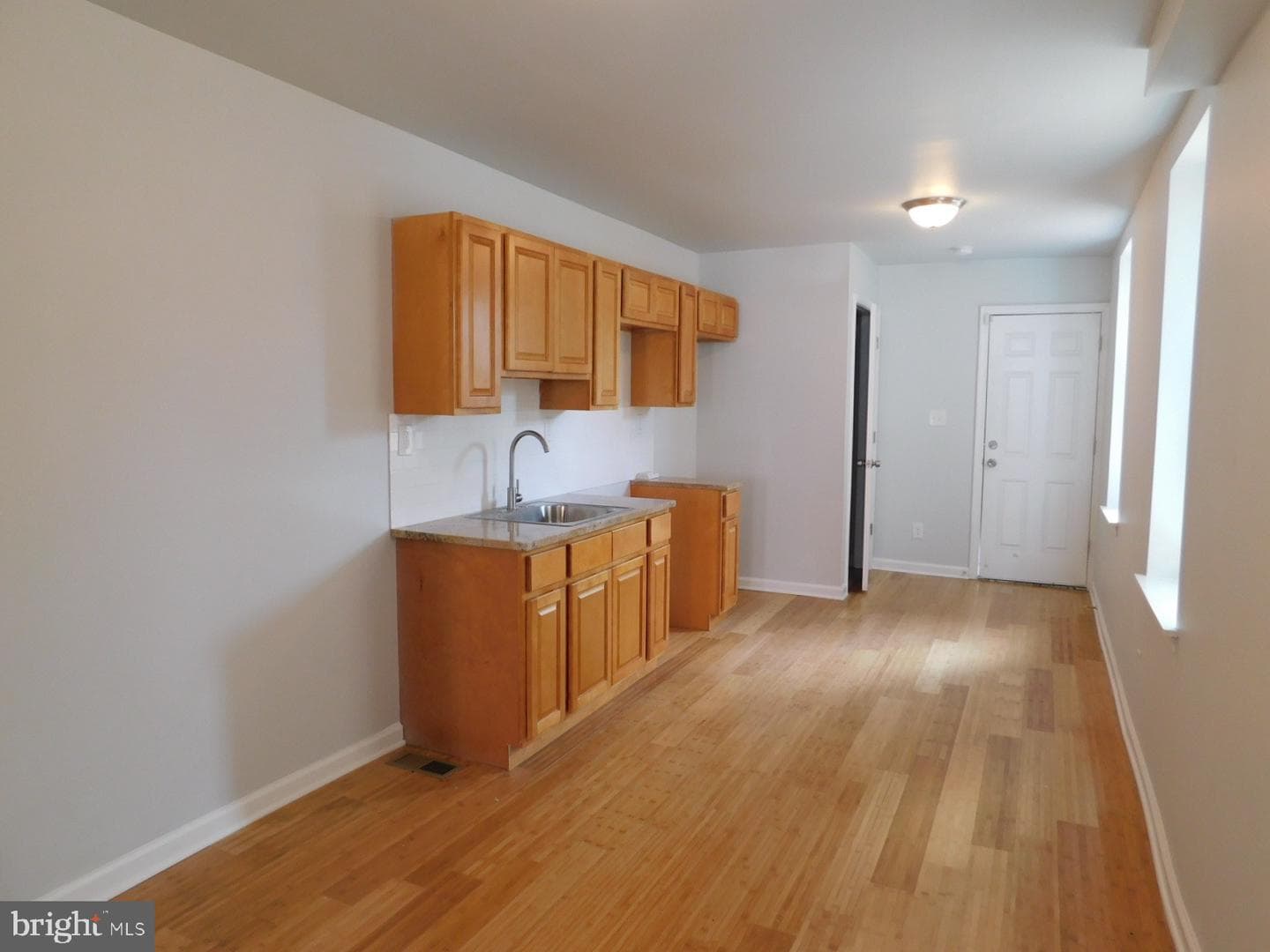 2534 Nicholas Street photo 3