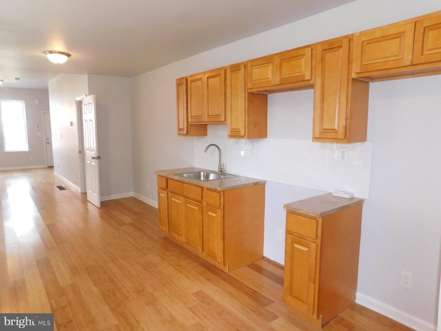 2534 Nicholas Street photo 4