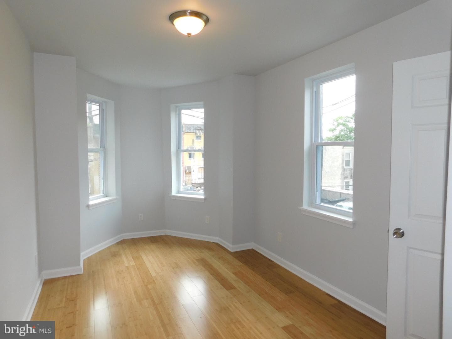 2534 Nicholas Street photo 8