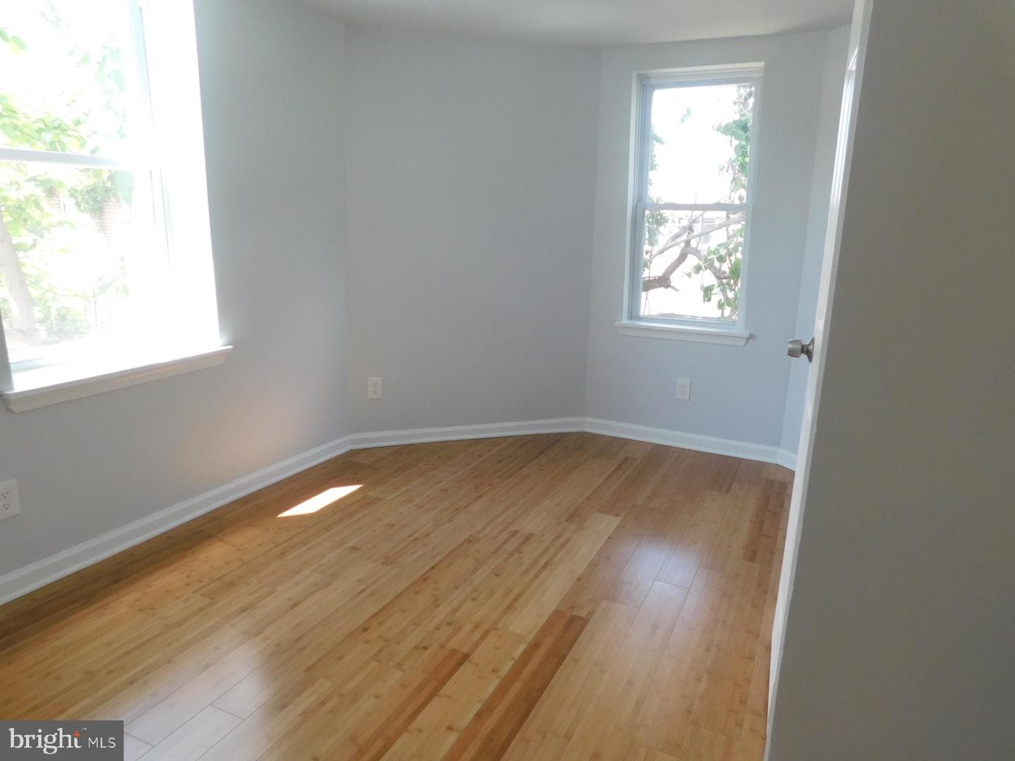 2943 W Diamond Street photo 8