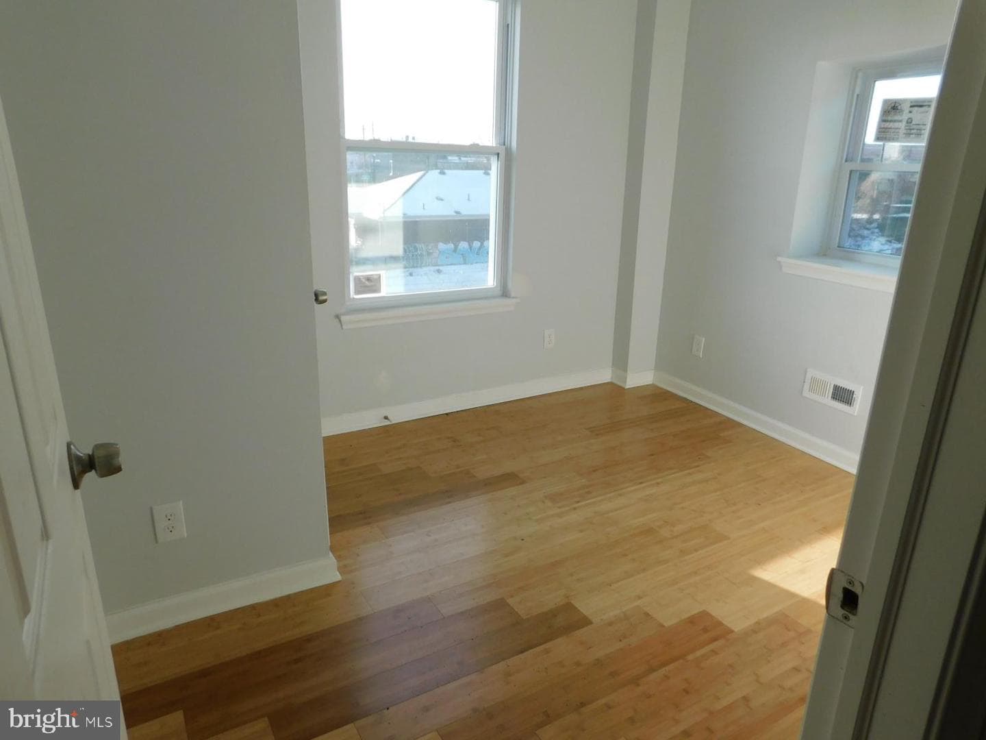 3038 Clifford Street photo 5