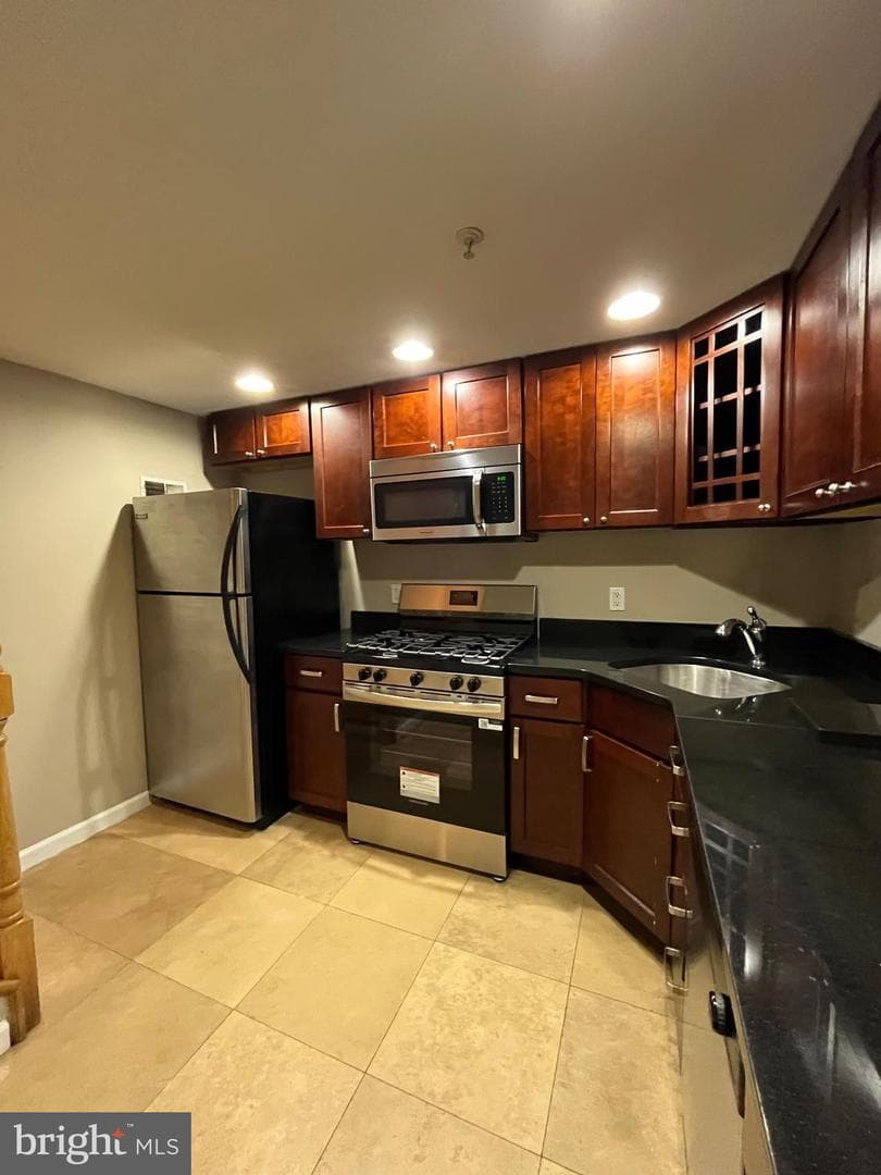 1027 N 4th Street #h photo 4