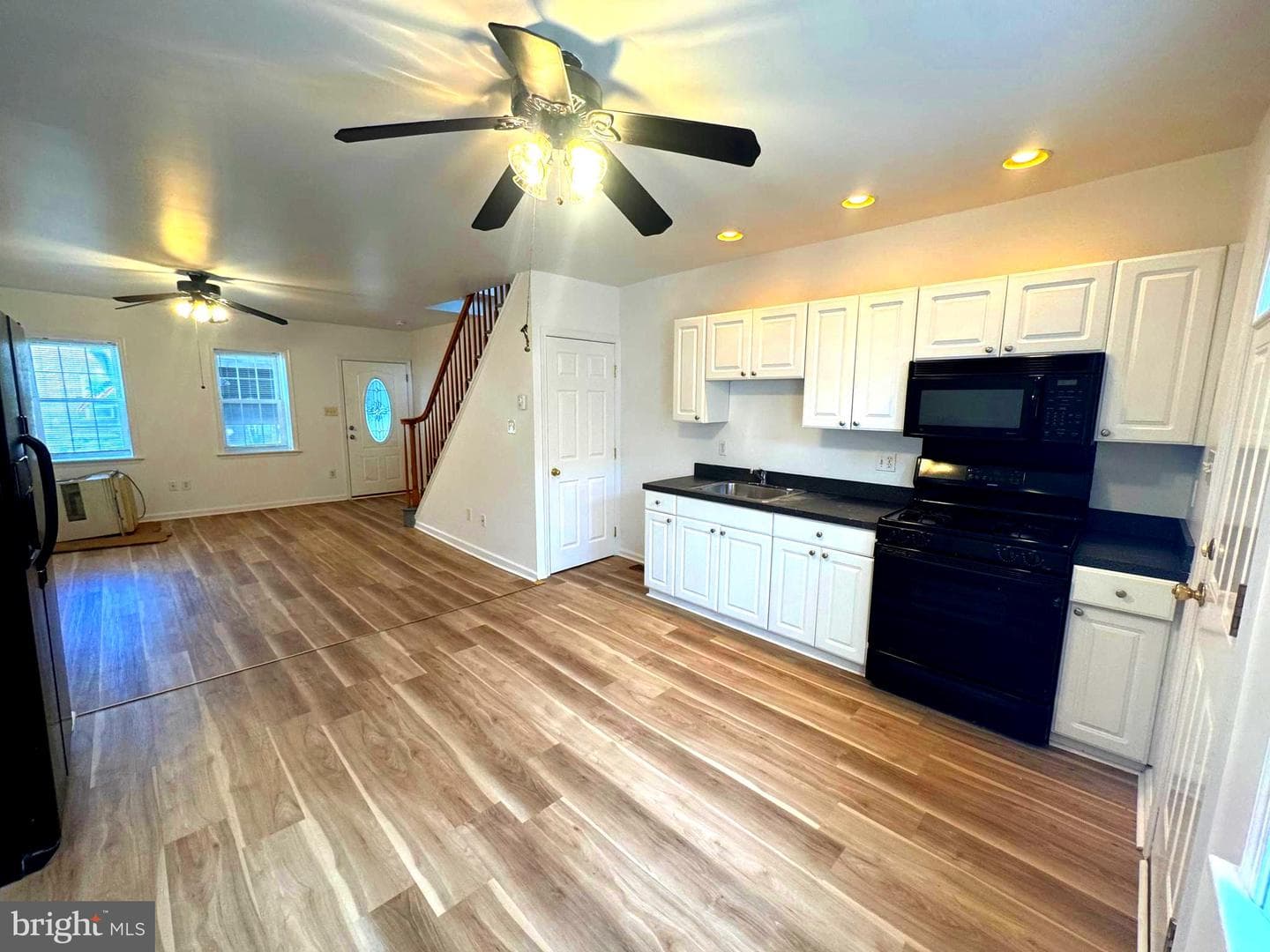 2731 S Fairhill Street photo 4
