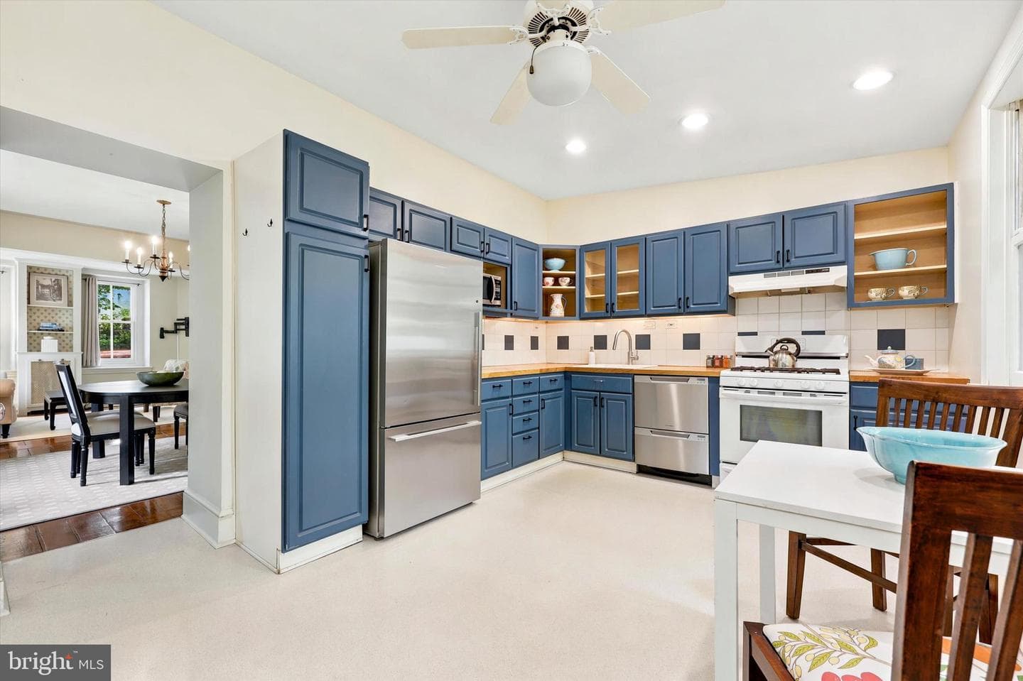 104 W Gravers Lane photo 8