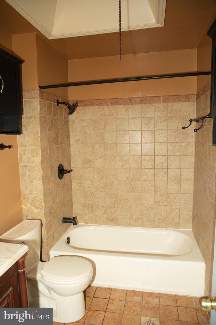 4209 Benner Street photo 16
