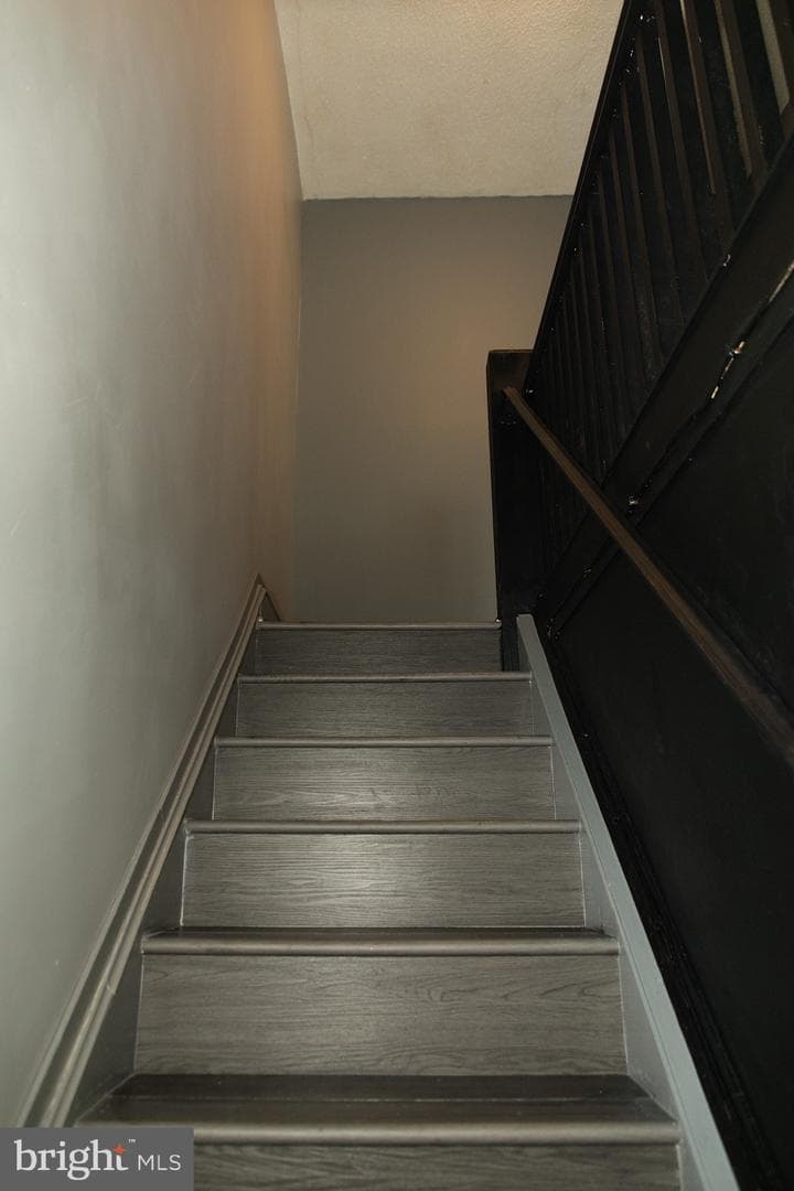 4209 Benner Street photo 18