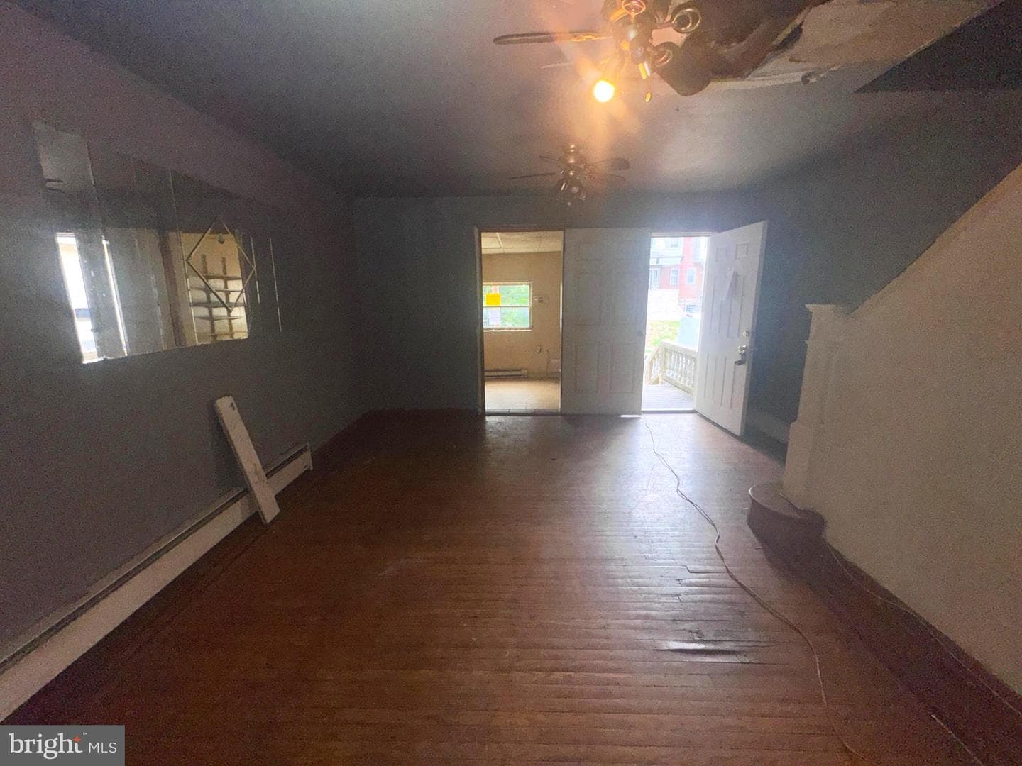 528 Geneva Avenue photo 3