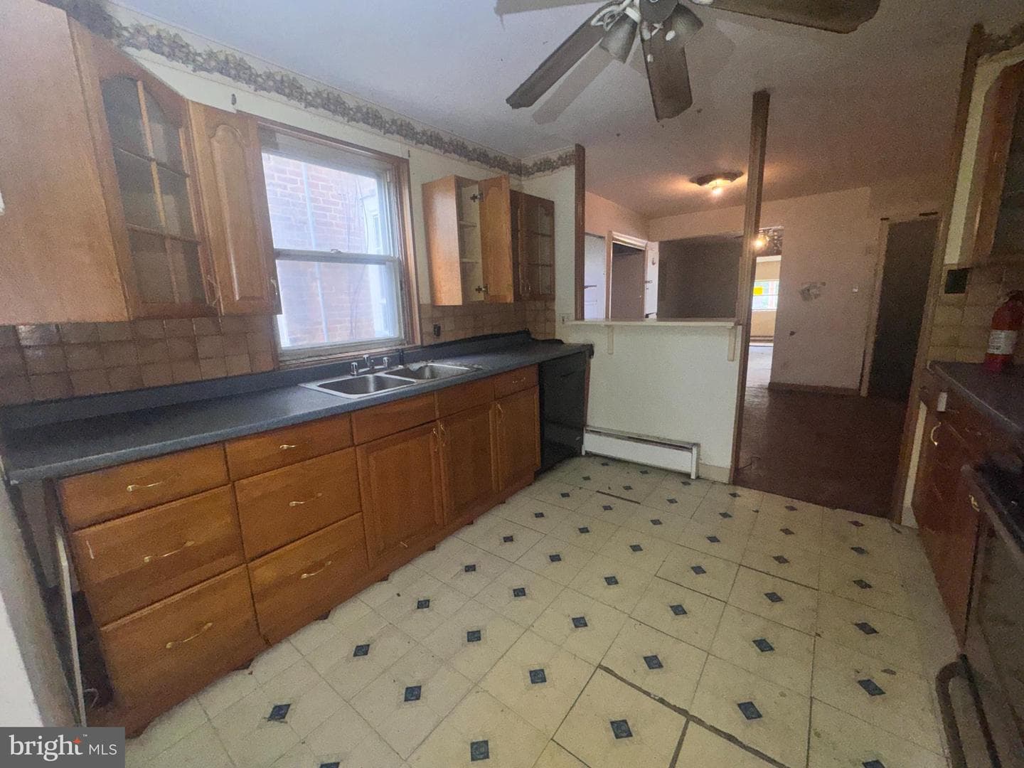 528 Geneva Avenue photo 8