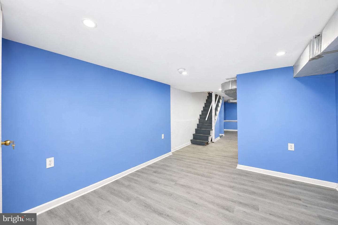 553 N Gross Street photo 15