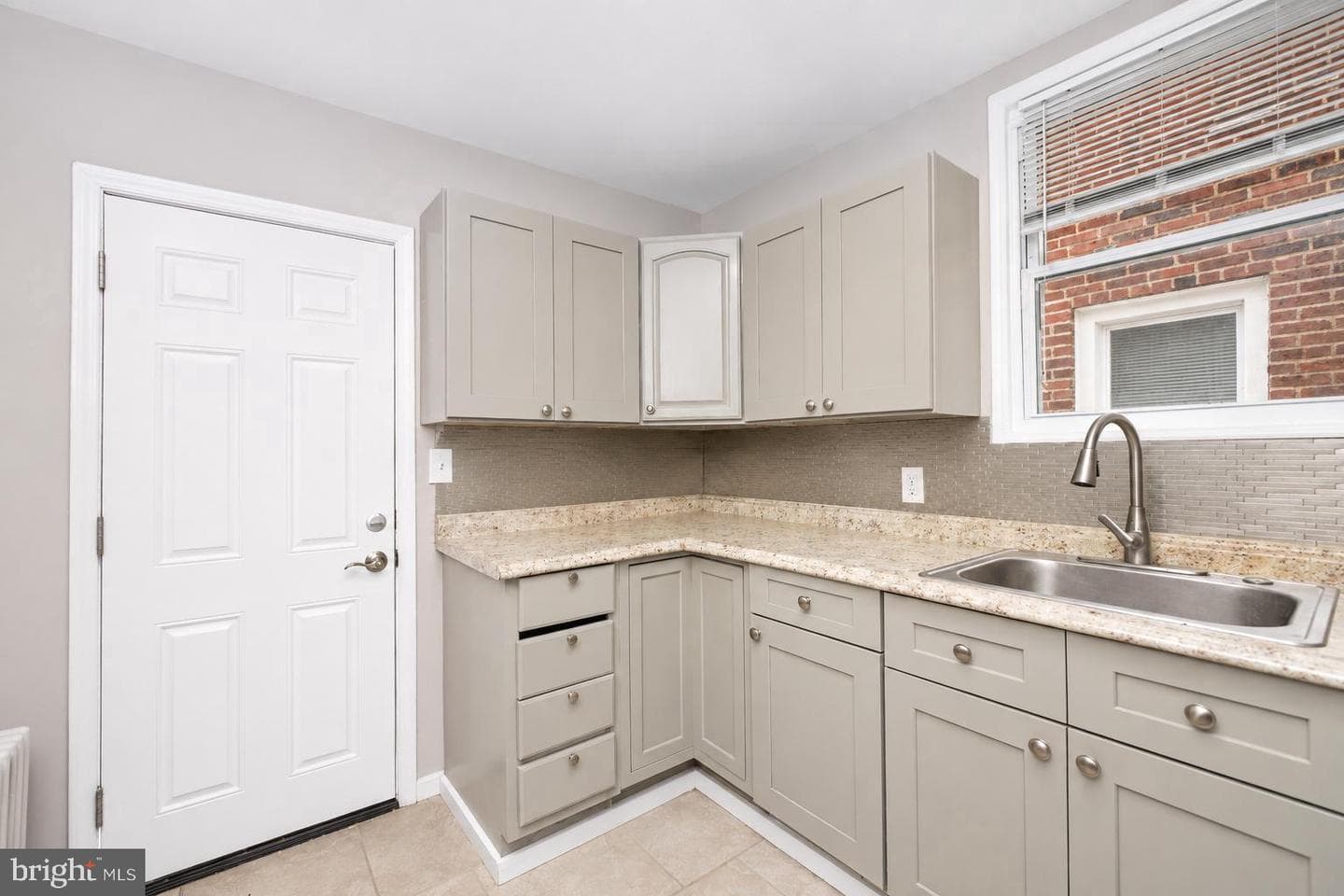553 N Gross Street photo 6