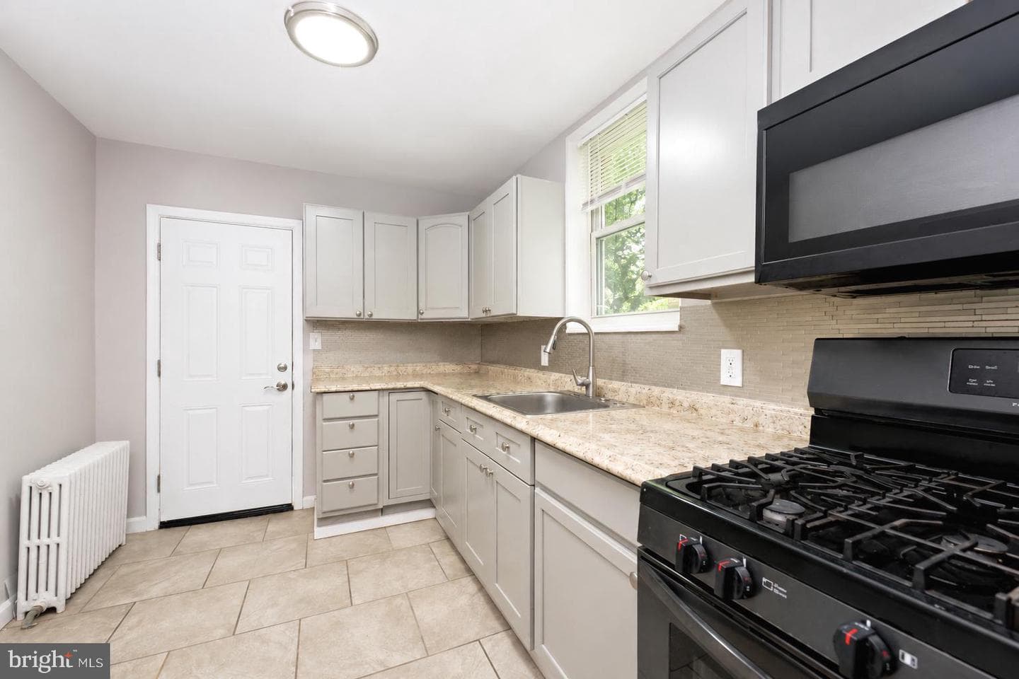 553 N Gross Street photo 7