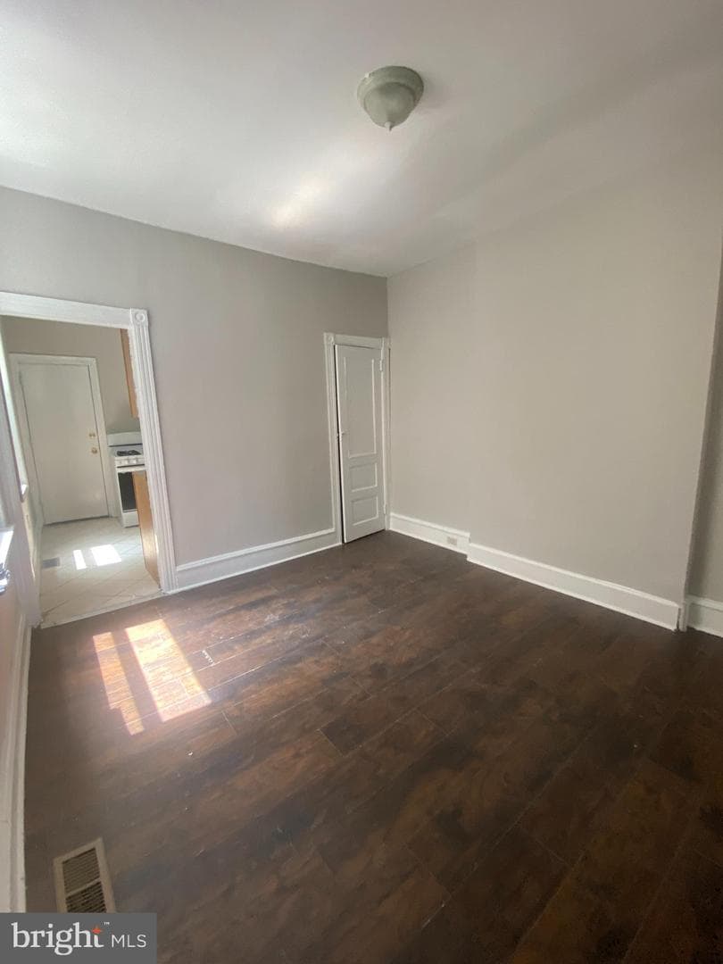 139 W Hansberry Street photo 13