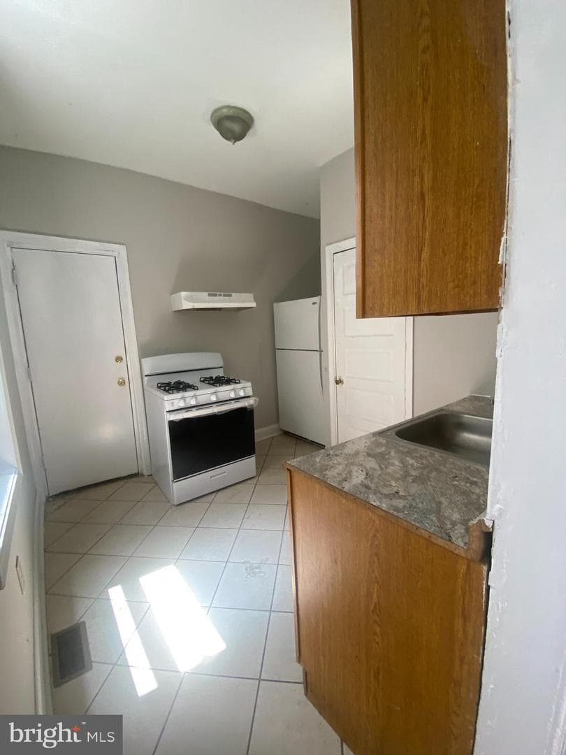 139 W Hansberry Street photo 18