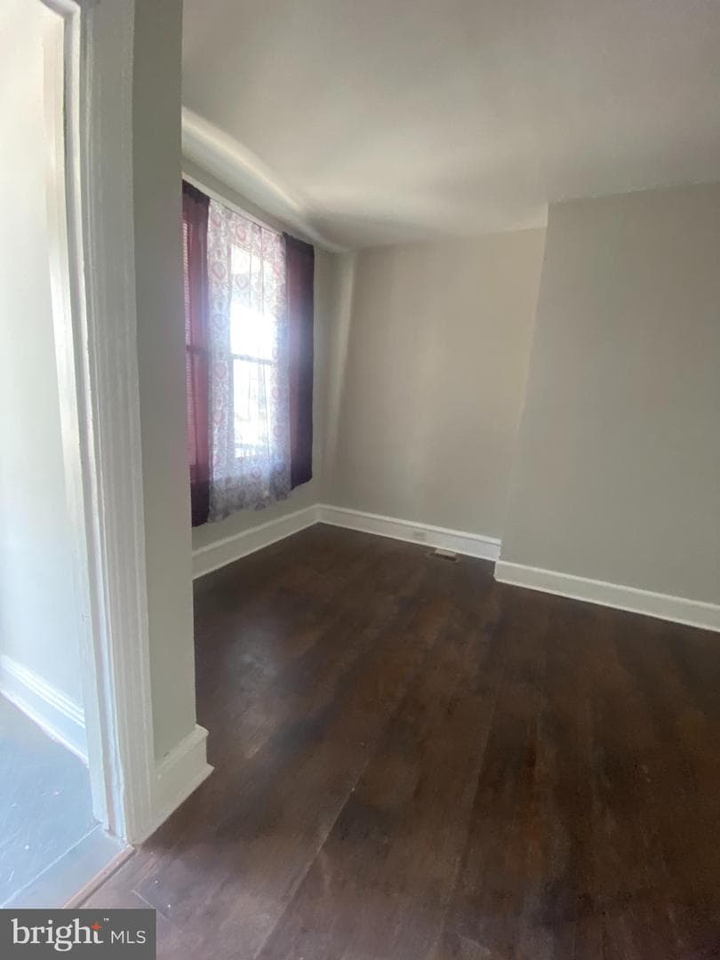 139 W Hansberry Street photo 6