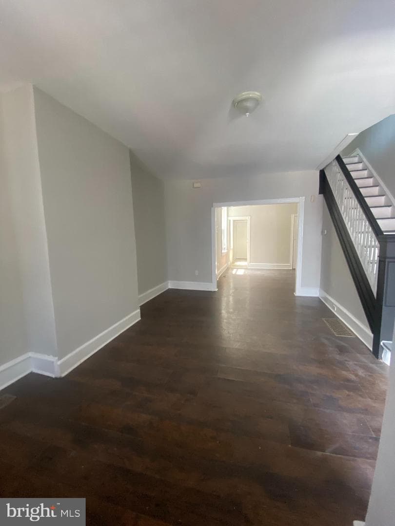 139 W Hansberry Street photo 8