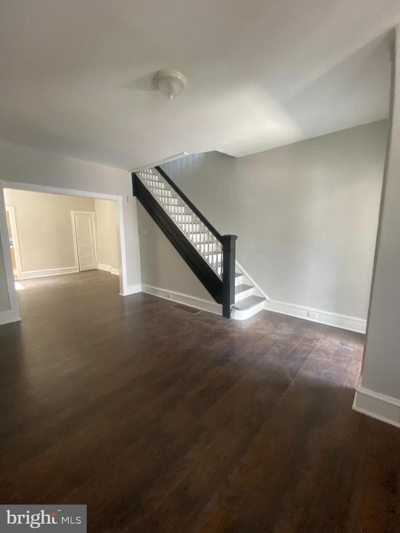 139 W Hansberry Street photo 9